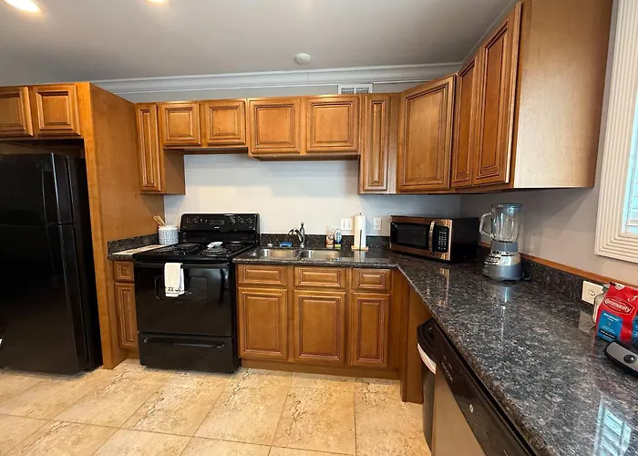 2 Bedroom Private Apt & Laundry