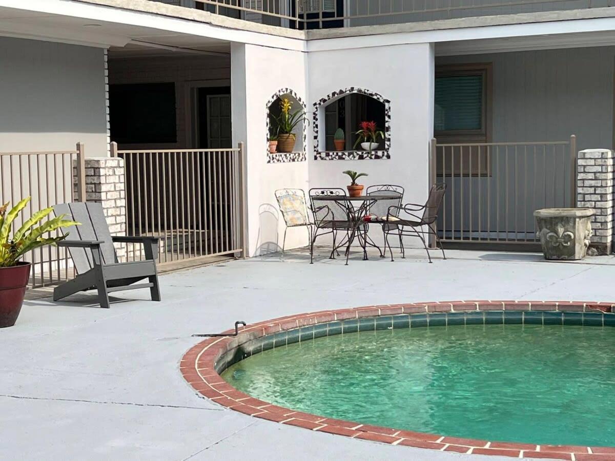 2 Bedroom Private & Laundry