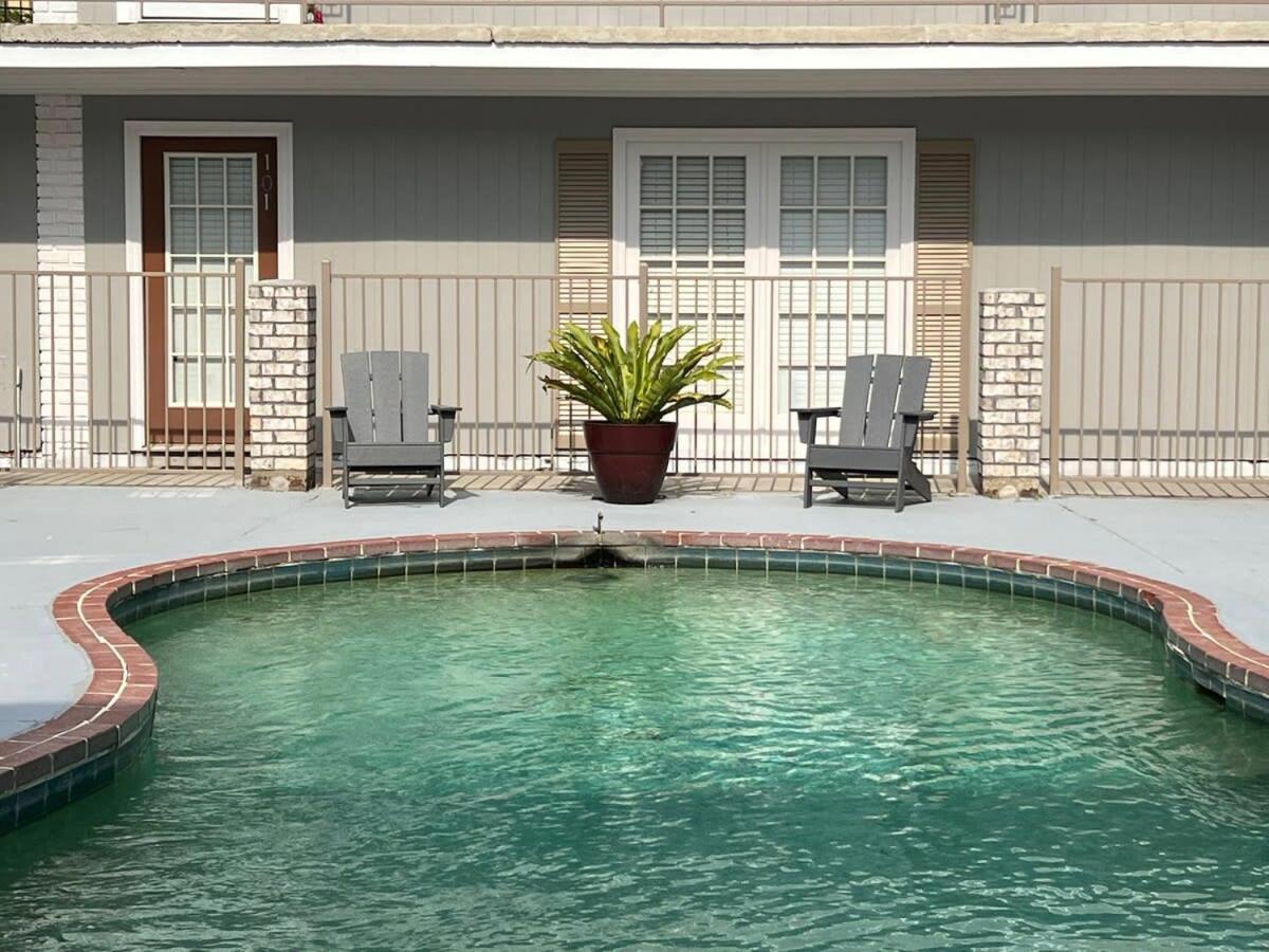 2 Bedroom Private & Laundry Baton Rouge
