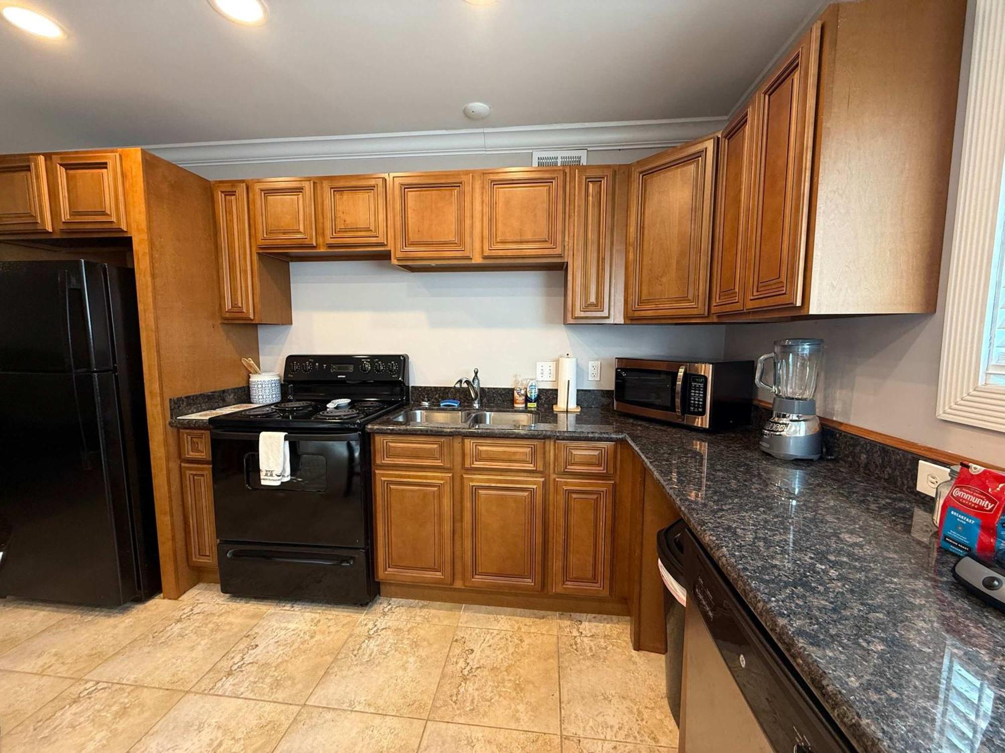 2 Bedroom Private & Laundry Apartment *