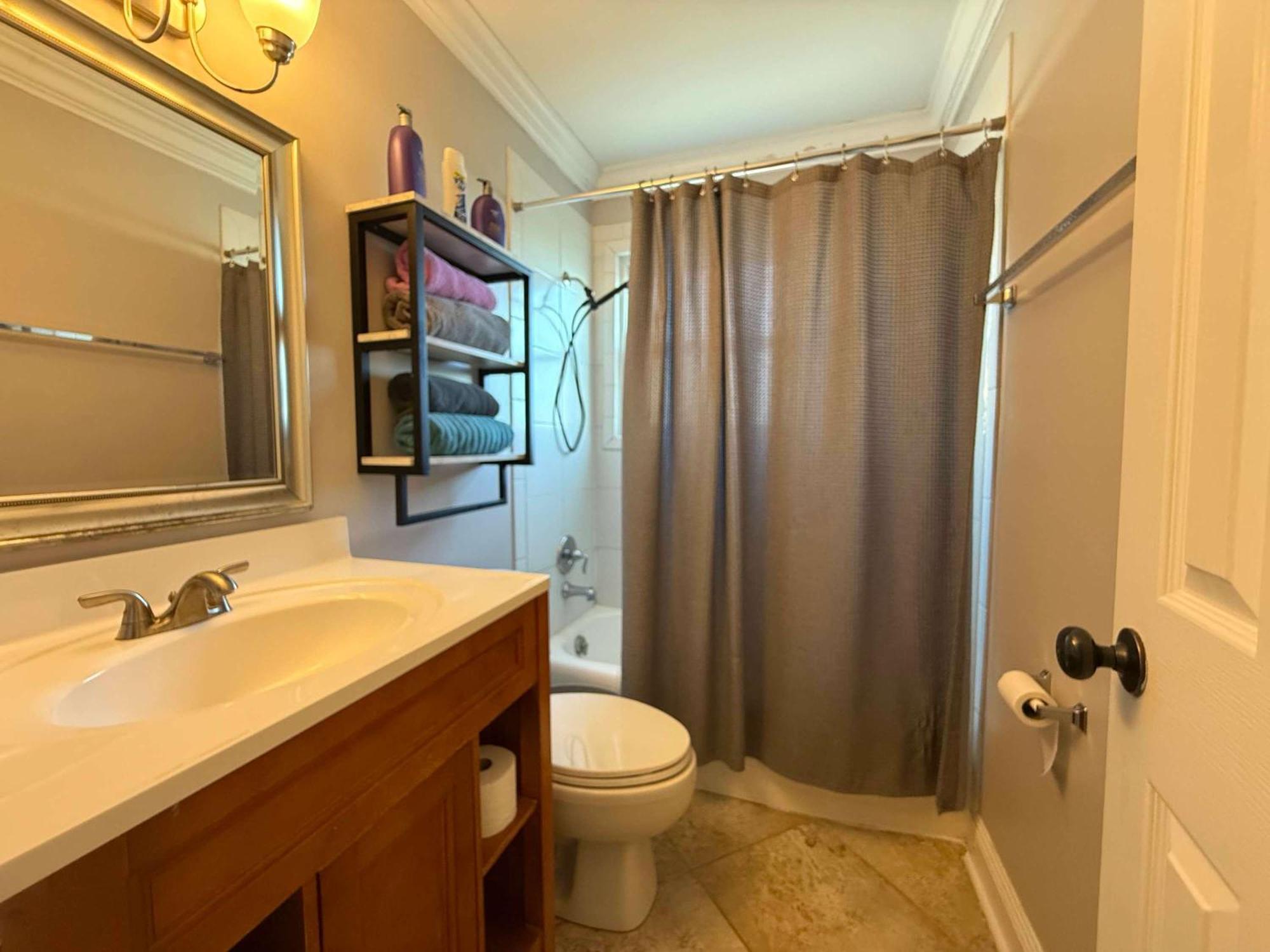 2 Bedroom Private & Laundry