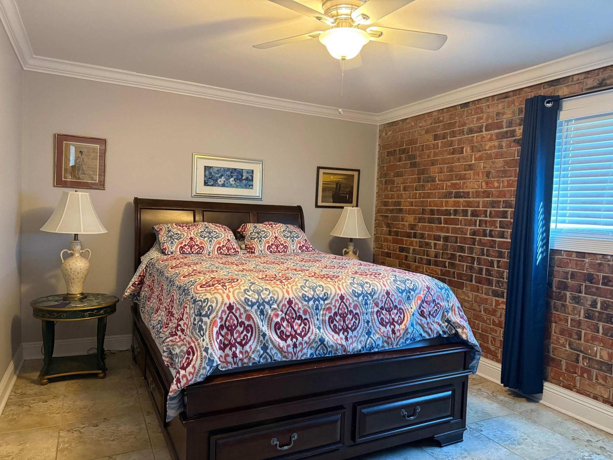 2 Bedroom Private & Laundry *